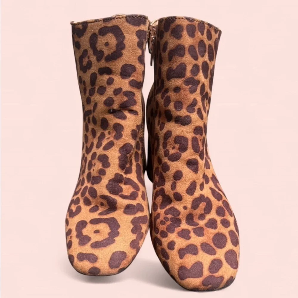 Women’s Bamboo Leopard Print Suede Heeled Booties ~ Size Women’s 7 US/ 37 EU